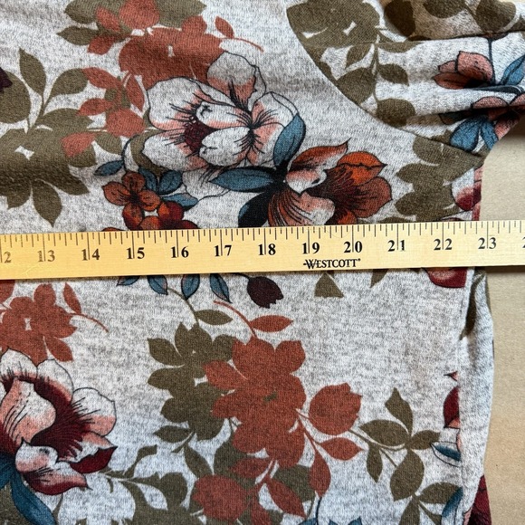 Avenue Women's Size 18/20 Pullover Blouse Floral Slit 3/4 Sleeves Gray Knit Top - Picture 3 of 6